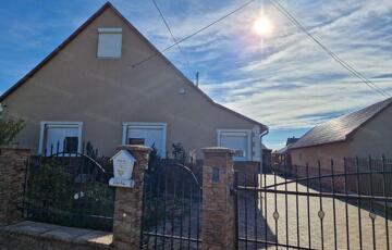 Eladó családi ház