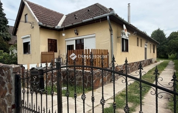 Eladó családi ház