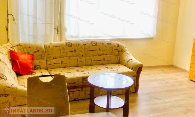 Részpanorámás téglalakás Balatonalmádi keleti kapujában