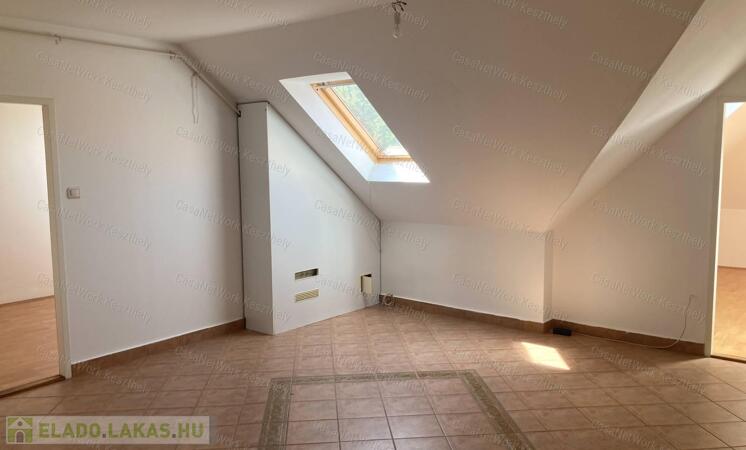 Badacsonytomajon társasházi nagy lakás                                 