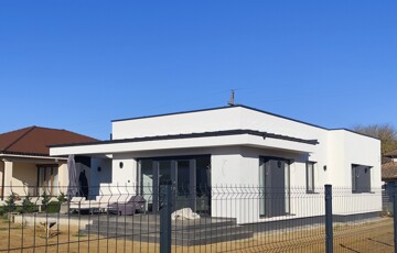 Eladó családi ház