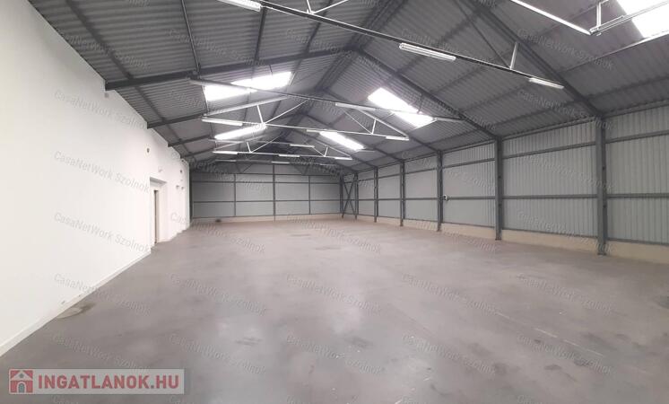 Vezseny településen ipari ingatlan kiadó!
