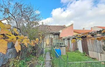 Eladó telek/földterület