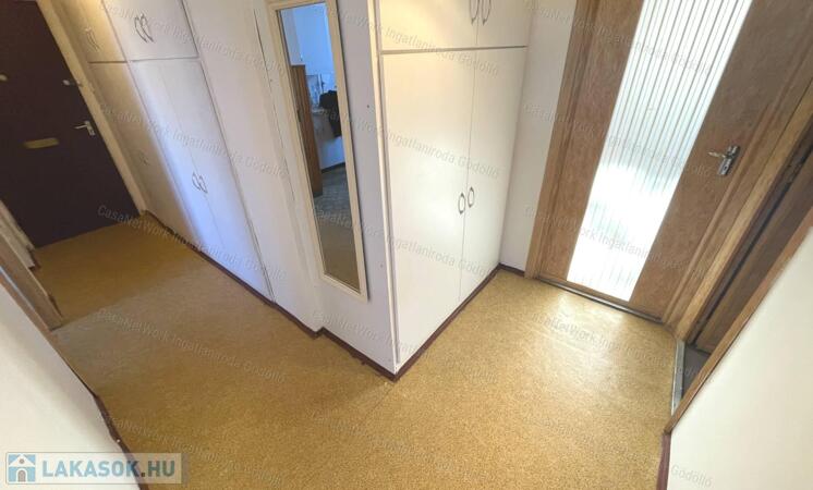 Napfényes, tágas lakás                                 