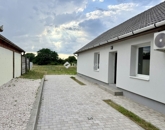 Eladó családi ház Szentlőrinckáta 69 900 000 Ft