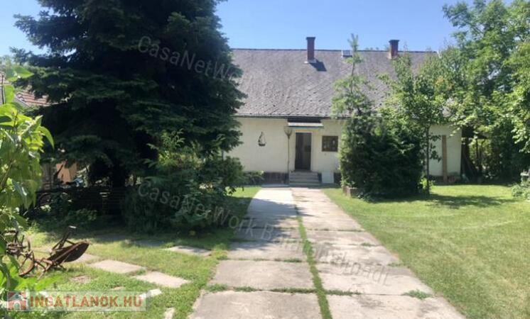 Eladó kivételes adottságú családi ház Balatonfűzfőn!