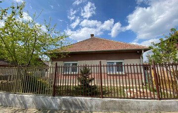 Eladó családi ház