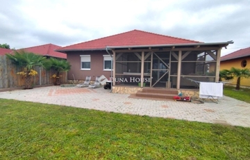 Eladó családi ház