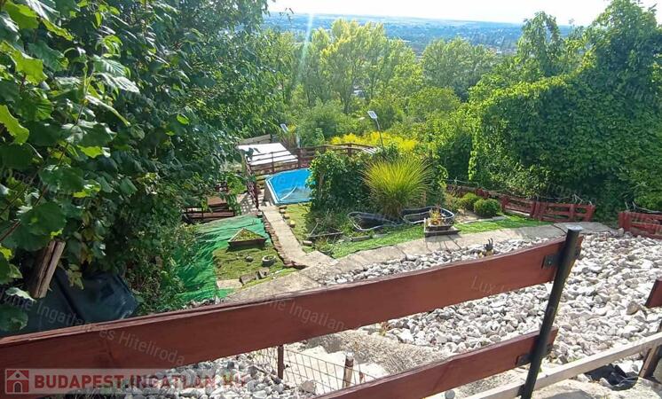 Eladó pazar panorámás 684nm zártkert, 73 nm-es, téliesített házikóval!                                 