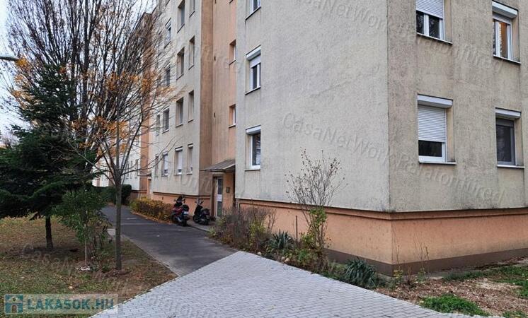 Kiváló adottságokkal, földszinten - Eladó LAKÁS BALATONFÜREDEN                                 