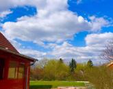 Kővágóörsön kiadó ikerházrész