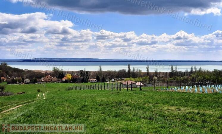 ÖRÖKPANORÁMA kedvelőinek - eladó ZÁRTKERT BALATONRENDESEN                                 