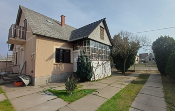 Eladó családi ház