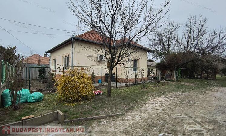 Eladós családi ház Törökszentmiklós központjában!                                 