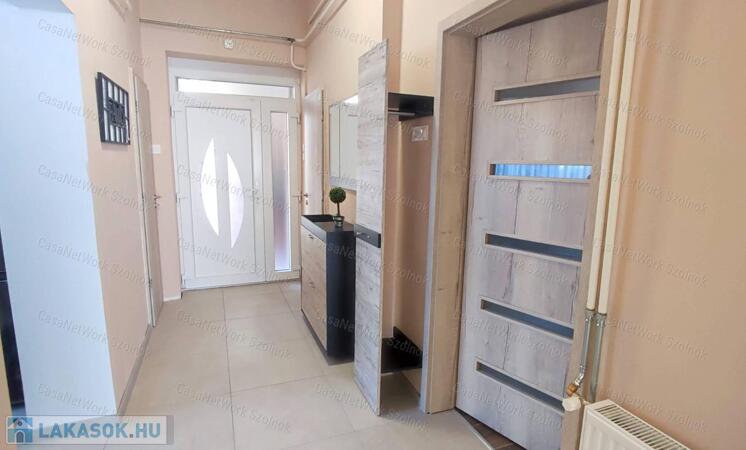 Eladó kertkapcsolatos, 3 szobás téglalakás Szolnokon!                                 