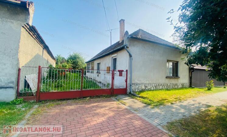 Eladó Családi Ház Szőnyben a főúton – Kizárólag Nálunk!