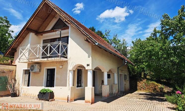 Részpanorámás,kedvező lokációban- eladó NYARALÓ CSOPAKON                                 