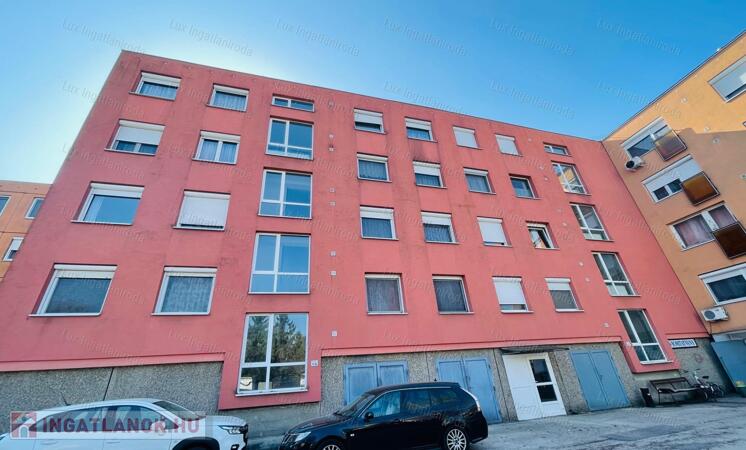 Eladó 3 szobás, hőszigetelt lakás Komárom szívében! -Kizárólag nálunk!