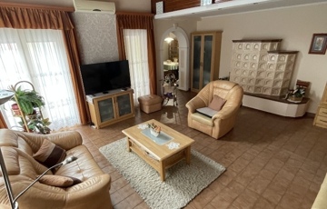 Eladó családi ház