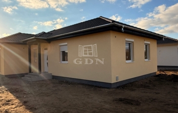 Eladó családi ház