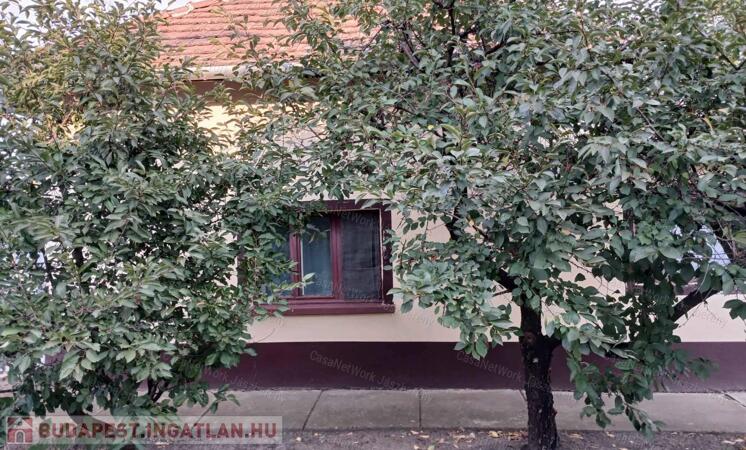 Kisújszálláson 2 szobás, jó állapotban lévő családi ház eladó                                 