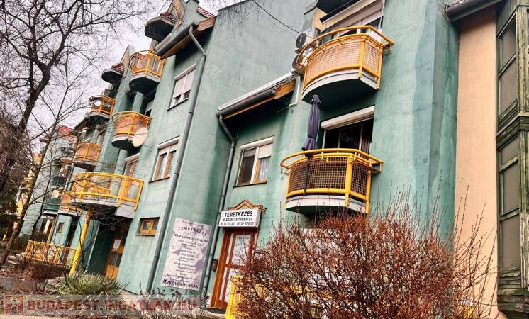 IRODA / SZALON / RENDELŐ felszíni parkolóval                                 