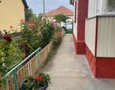 Újszászon közel a vasútállomáshoz takaros ház eladó!