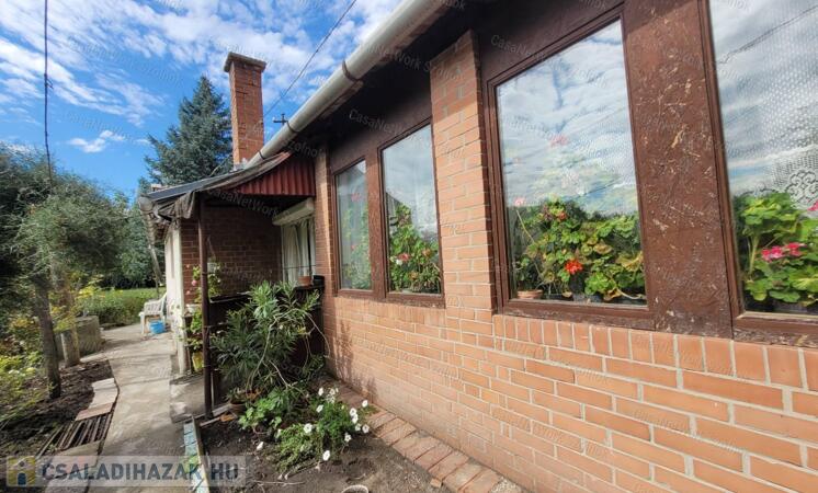 Parasztház Tiszanánán, idilli, faluszéli környezetben!                                 