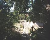 Panorámás telek hétvégi házzal lakóövezetben