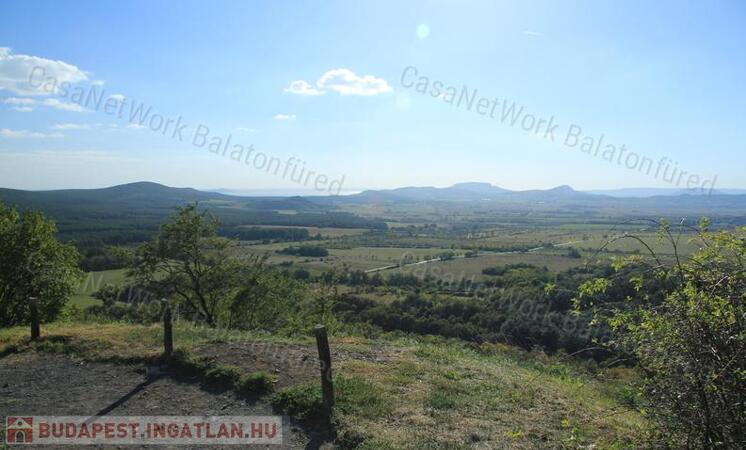 Hegyestűn elvehetetlen pazar panorámával                                 