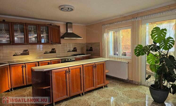 Monor csendes részén újszerű ház eladó!