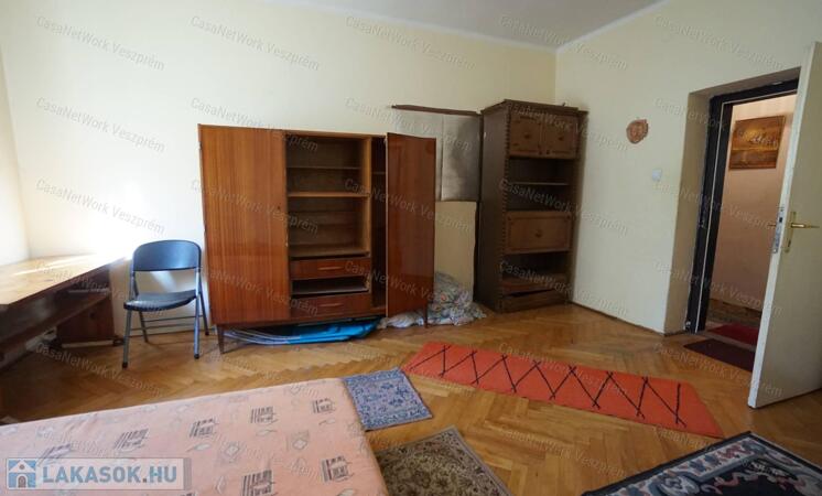 Egyetemvárosban ELADÓ egy 74 nm kiváló befektetési lehetőség                                 