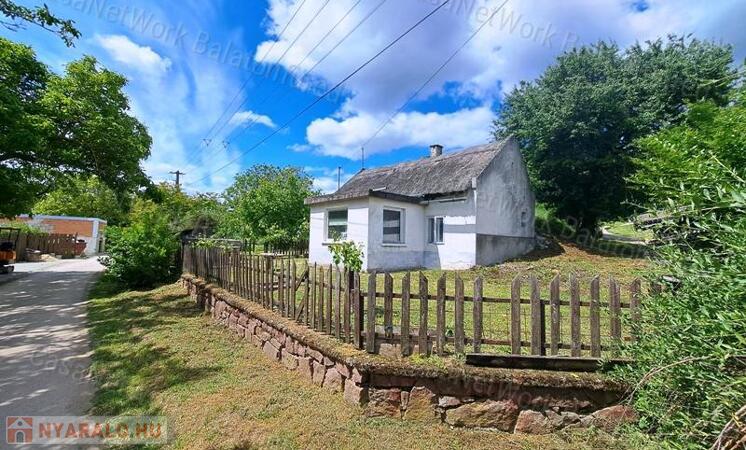 Kedvező lehetőség - eladó LAKÓHÁZ, UDVAR BALATONRENDESEN                                 