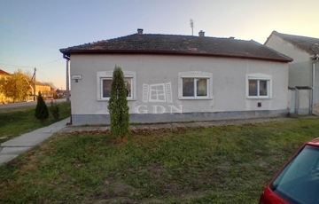 Eladó családi ház