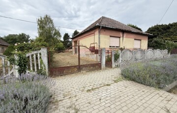 Eladó családi ház