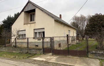 Eladó családi ház