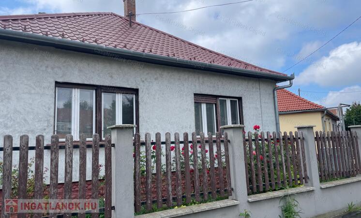 Szolnokon családi ház eladó!