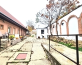 Eladó családi ház Üröm 149 900 000 Ft