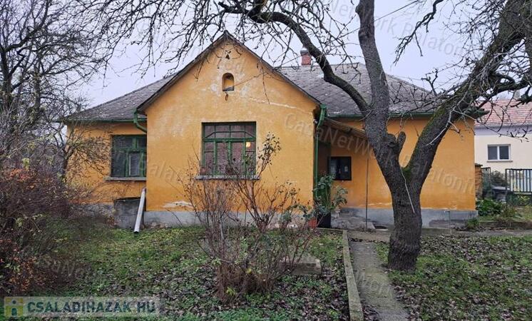 Kedvező áron és lokációban eladó CSALÁDI HÁZ KÖVESKÁLON                                 