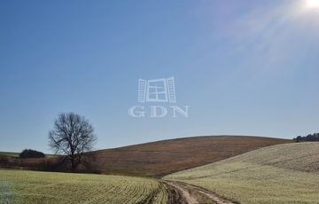 Eladó telek/földterület