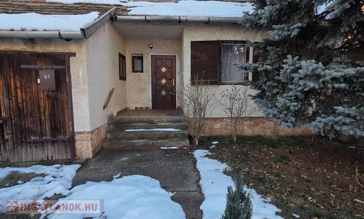 Eladó kétgenerációs családi ház Kecskéden – nyugodt, csendes utcában!
