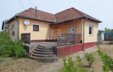 Eladó családi ház
