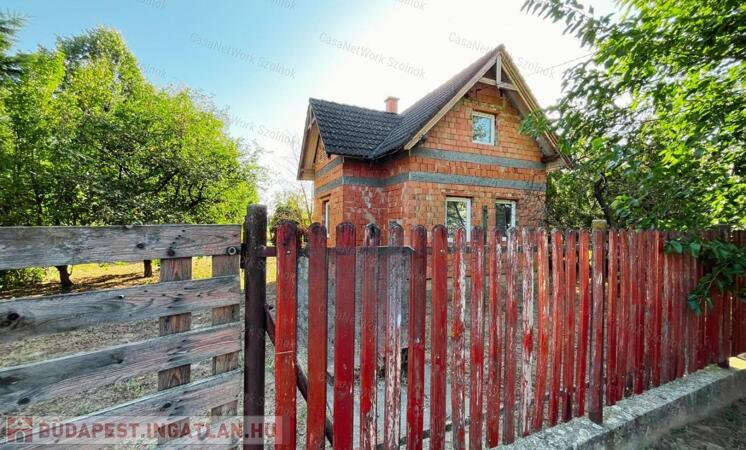 Eladó nyaraló Szolnokon, a Labda utcában                                 