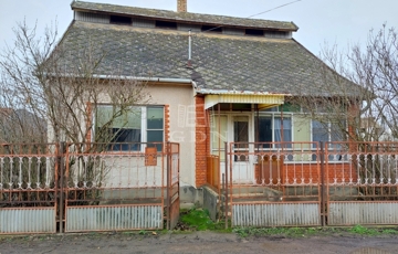 Eladó családi ház