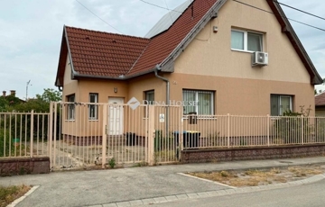 Eladó családi ház