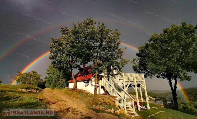 Vendégház lenyűgöző panorámával a Balaton-felvidéki Nemzeti Park tetején