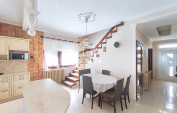 Eladó családi ház