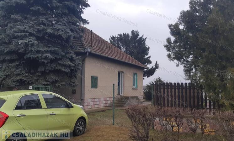 Abonyban eladó kertes családi ház!                                 