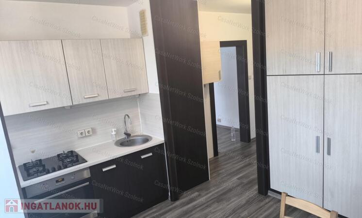 Szolnoki 35 m2-es belvárosi lakás eladó!