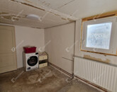 Eladó családi ház Bana 38 000 000 Ft